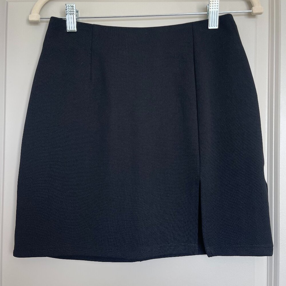 Black mini skirt with side slit